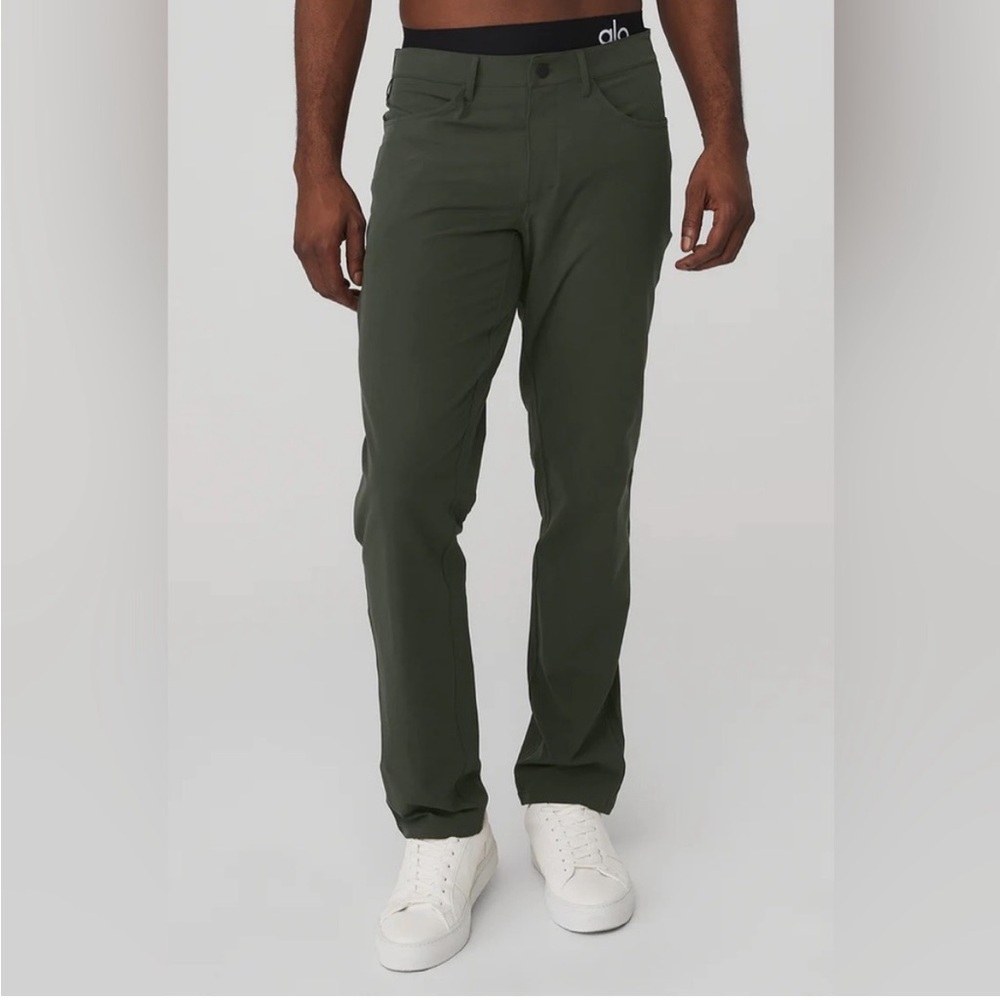 Men’s Alo Yoga Day and Night Pants Size 33L